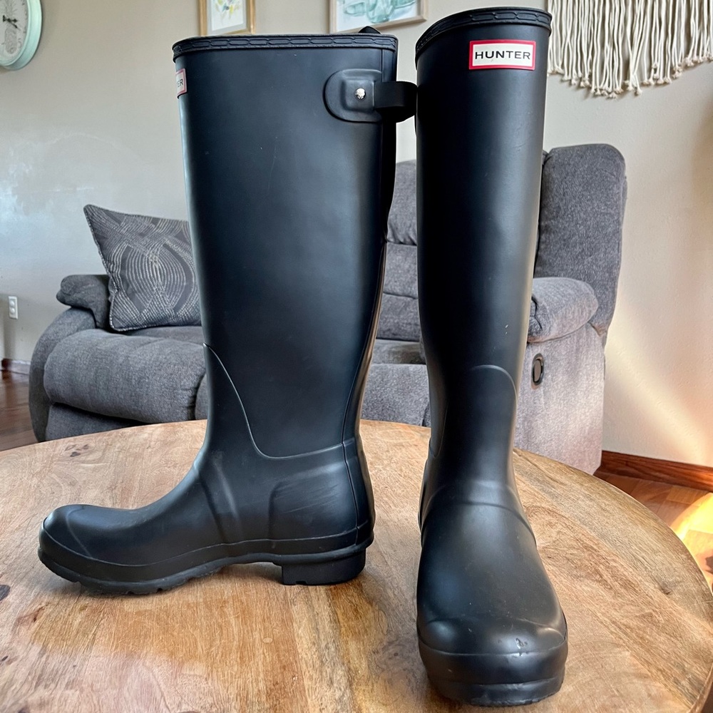 HUNTER LIKE NEW Original Matte Black Boots Tall Rainboots Size 8